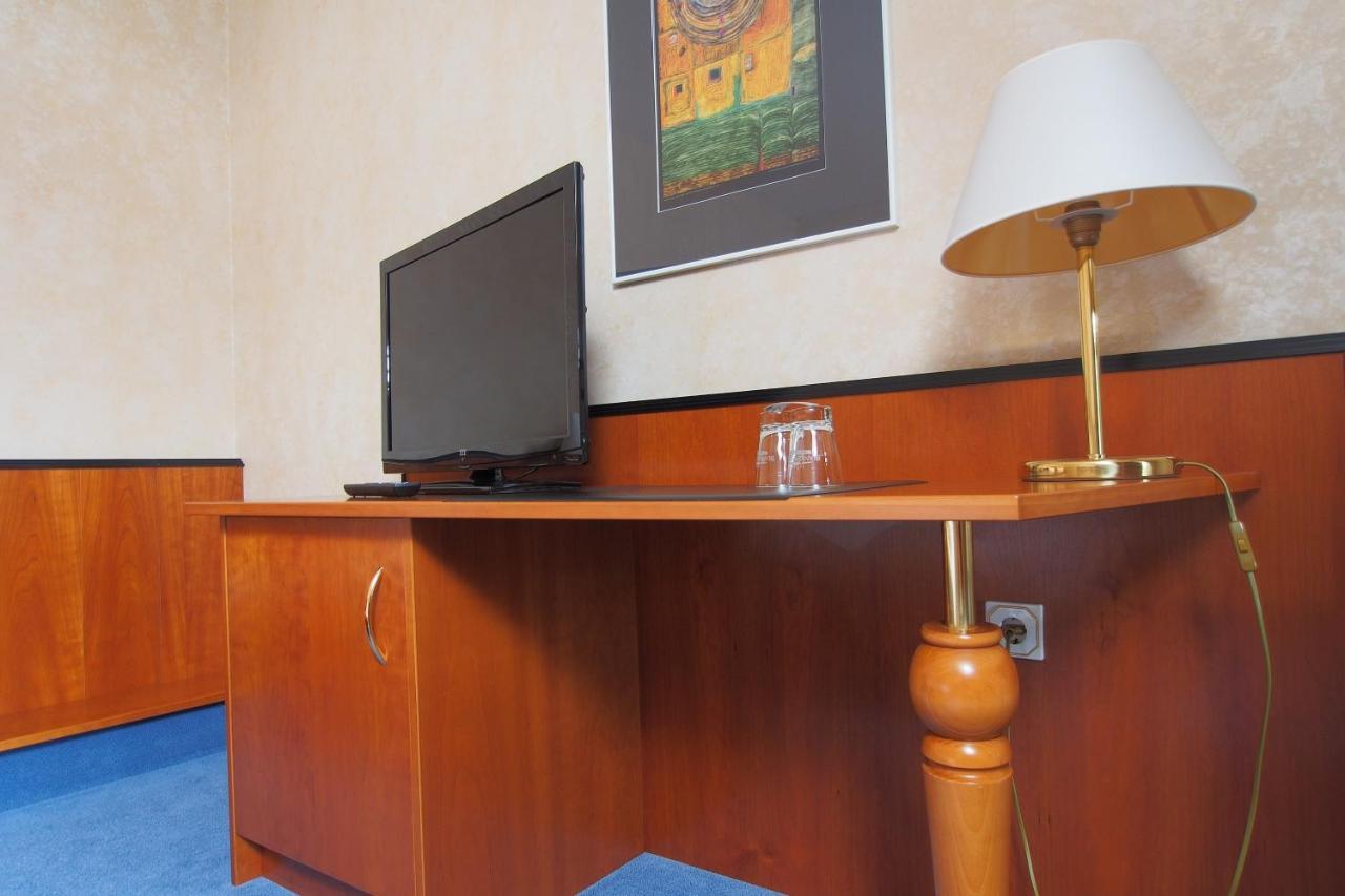 Hotel Schlossvilla Derenburg Стая снимка