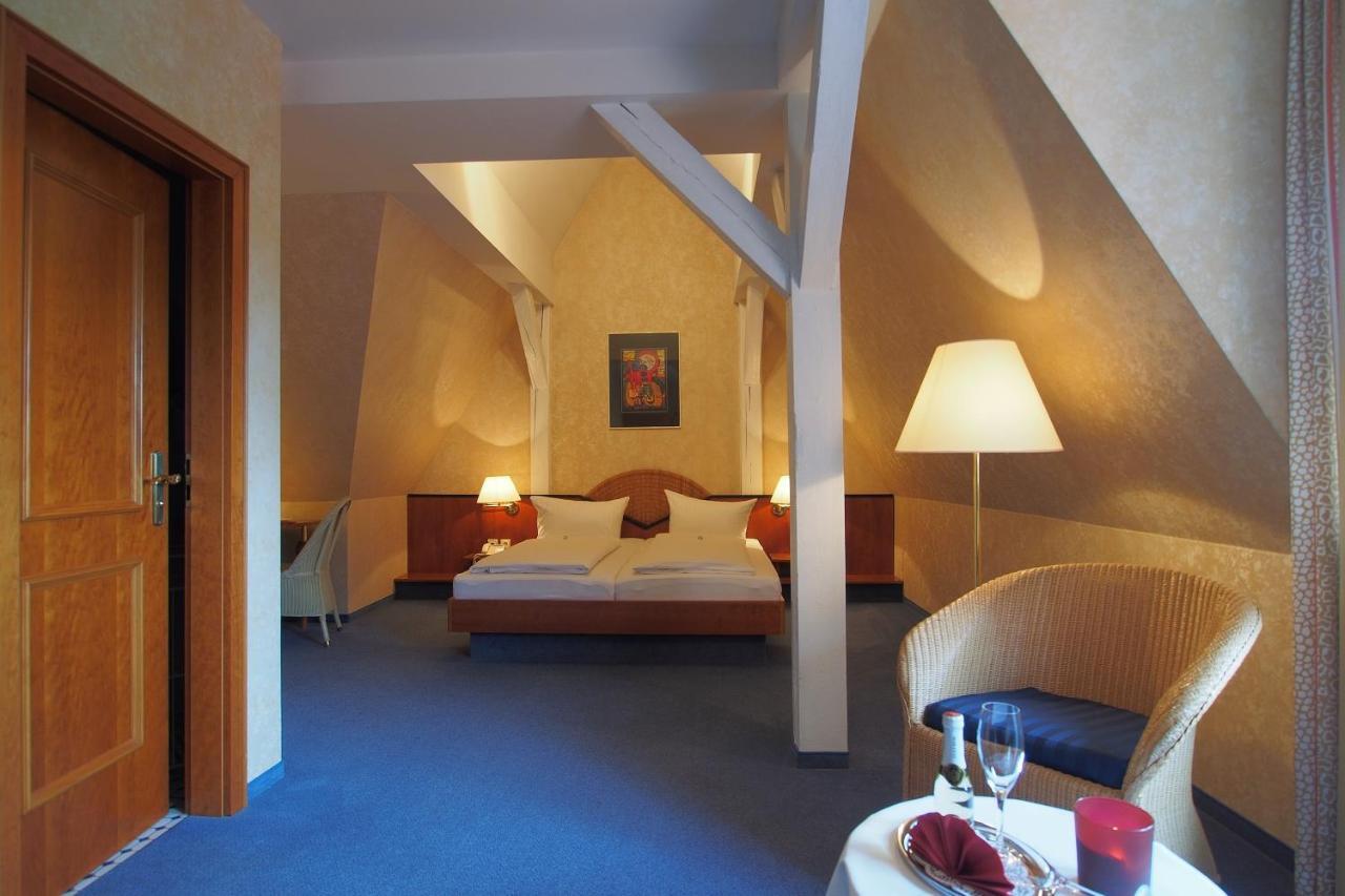 Hotel Schlossvilla Derenburg Стая снимка